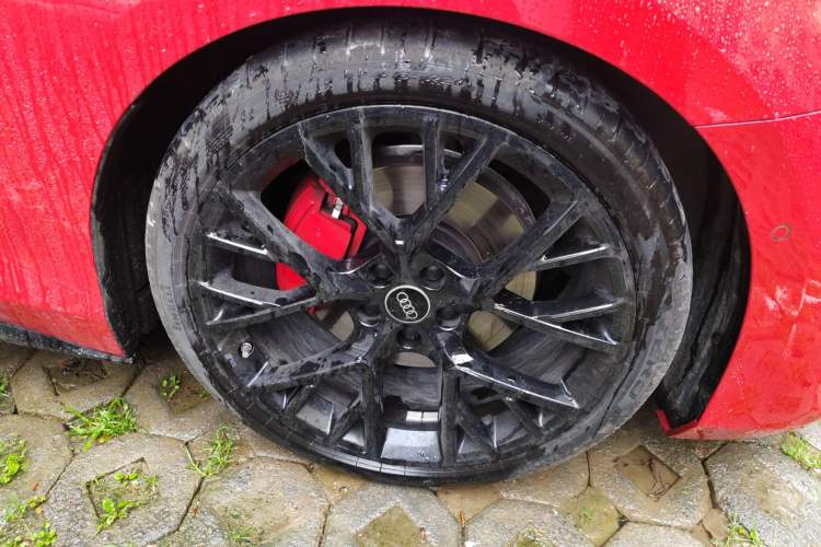 Used Audi A5L Sportback 2026 TFSI quattro 150kW First-Limited Edition Right Front Wheel Hub