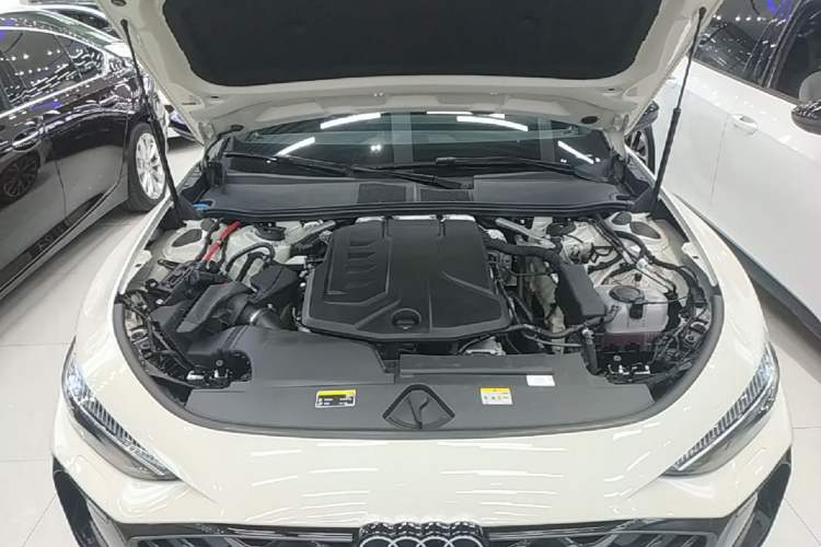 Used Audi A5L Sportback 2026 TFSI 150kW Premium quattro Model Engine Bay