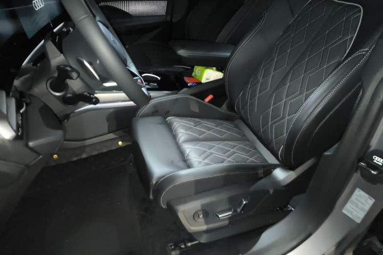 Used Audi A5L Sportback 2026 TFSI 150kW Smart Leading quattro Edition Left Front Seat
