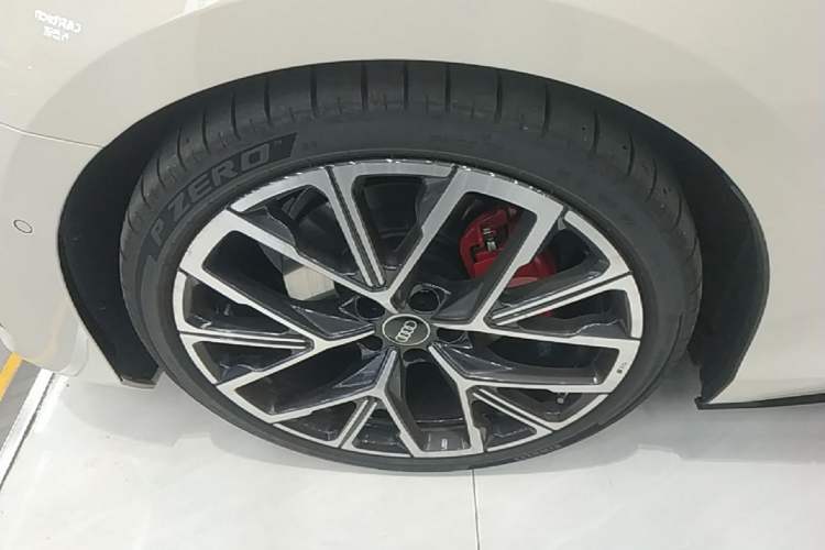 Used Audi A5L Sportback 2026 TFSI 150kW Premium quattro Model Left Front Wheel Hub