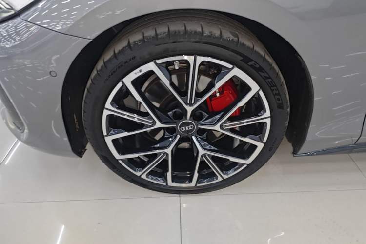 Used Audi A5L Sportback 2026 TFSI 150kW Luxury Edition Left Front Wheel Hub