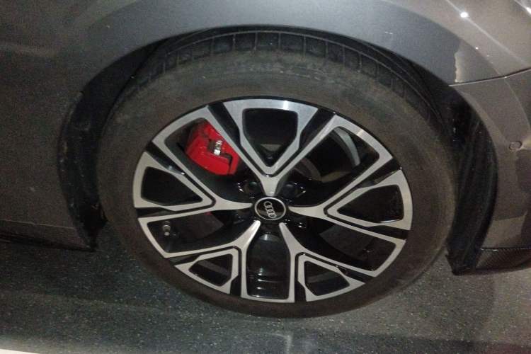 Used Audi A5L Sportback 2026 TFSI 150kW Premium quattro Model Right Front Wheel Hub