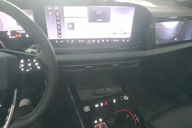 Used Audi A5L Sportback 2026 TFSI 150kW Premium quattro Model Audio And AC Panel