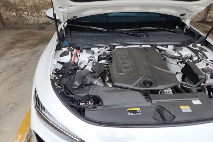 Used Audi A5L Sportback 2026 TFSI 150kW Luxury Edition Engine Bay Right