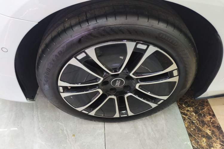 Used Audi A5L Sportback 2026 TFSI 150kW Luxury Edition Left Front Wheel Hub
