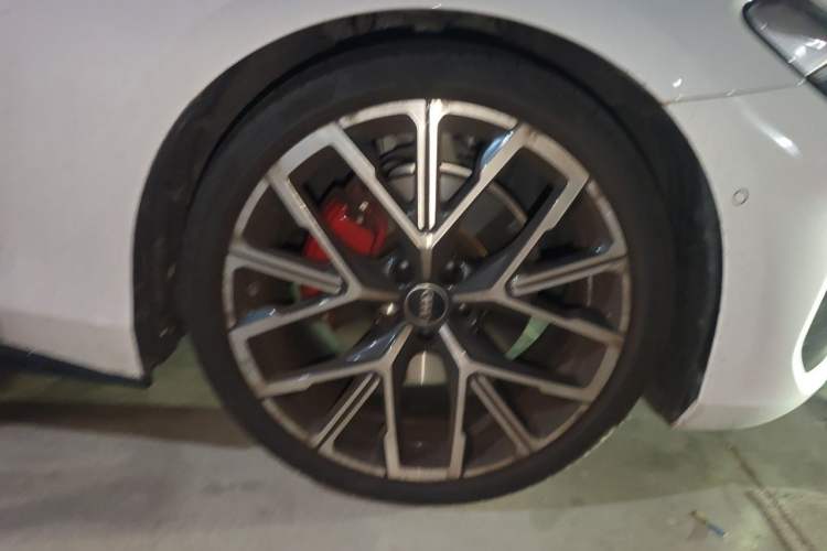 Used Audi A5L Sportback 2026 TFSI 150kW Premium quattro Model Right Front Wheel Hub