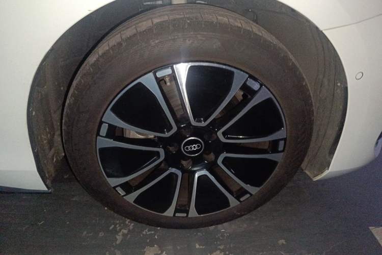 Used Audi A5L Sportback 2026 TFSI 150kW Luxury Edition Right Front Wheel Hub