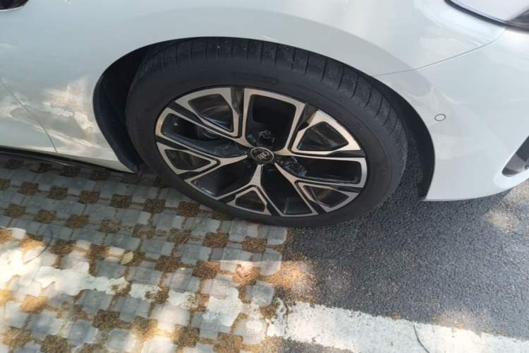 Used Audi A5L Sportback 2026 TFSI 150kW Smart Leading Edition Right Front Wheel Hub