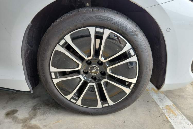 Used Audi A5L Sportback 2026 TFSI 150kW Luxury Edition Right Front Wheel Hub