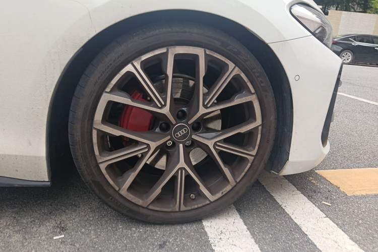 Used Audi A5L Sportback 2026 TFSI 150kW Smart Leading quattro Edition Right Front Wheel Hub