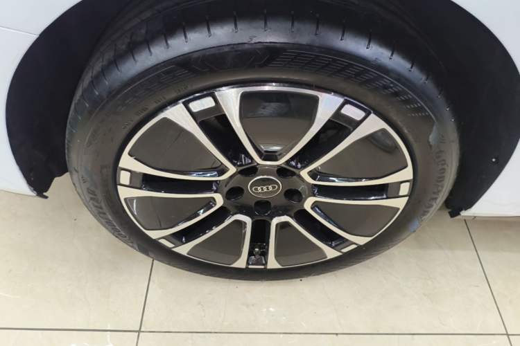 Used Audi A5L Sportback 2026 TFSI 150kW Luxury Edition Right Rear Wheel Hub