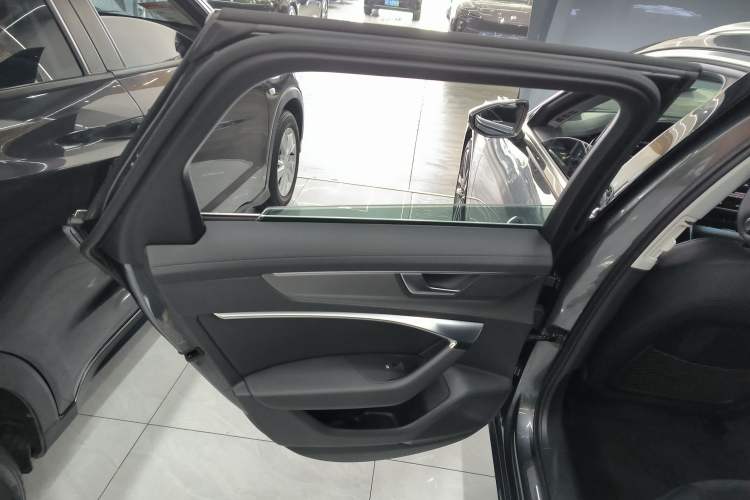 Used Audi A6 2021 Avant Avant-garde 45 TFSI Prestige Dynamic Edition Interior 8