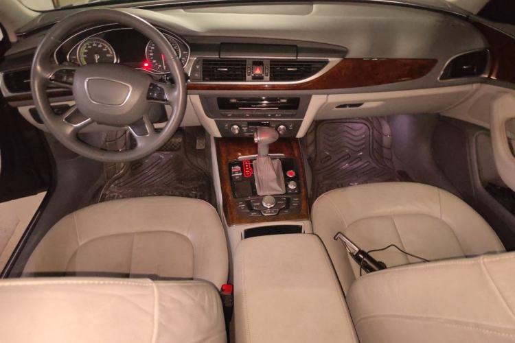 Used Audi A6 2013 40 hybrid Center Console