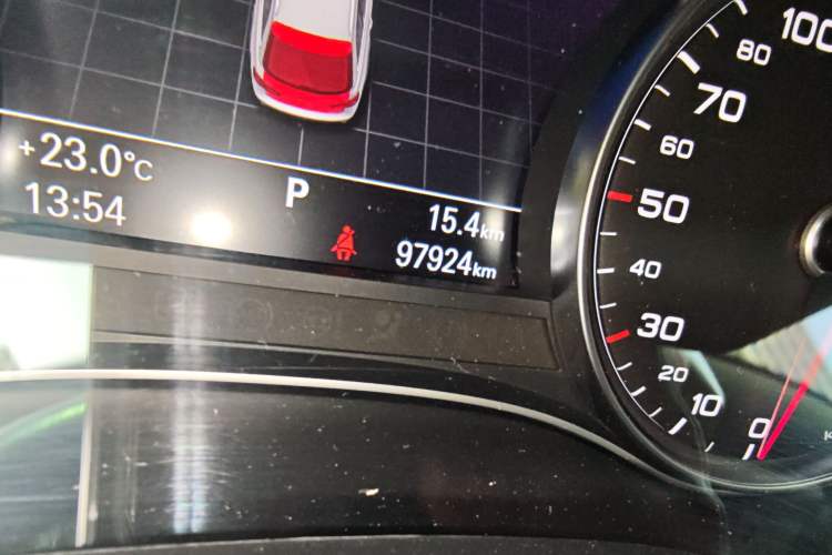 Used Audi A6 2015 3.0T allroad quattro Odometer Close Up
