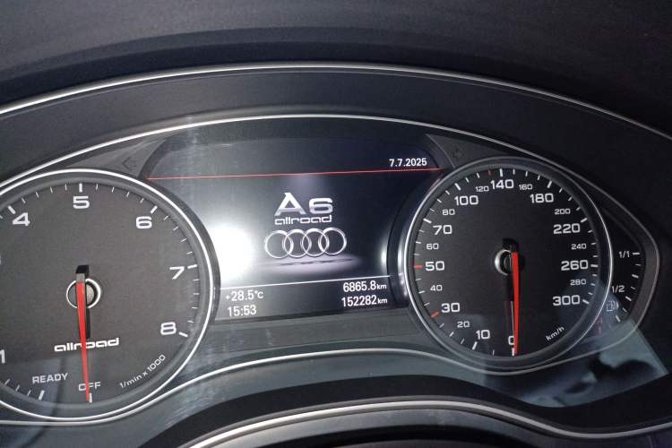 Used Audi A6 2015 3.0T allroad quattro Odometer Close Up