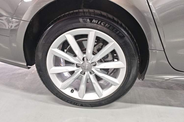 Used Audi A6 2015 3.0T allroad quattro Right Rear Wheel Hub