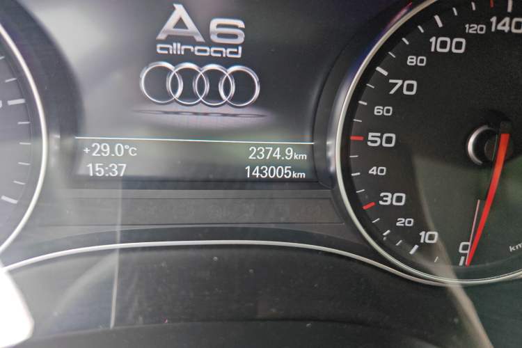 Used Audi A6 2015 3.0T allroad quattro Odometer Close Up