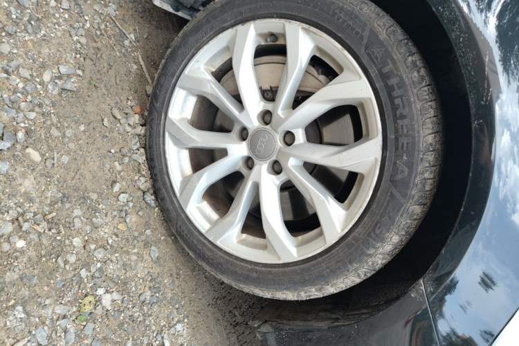 Used Audi A6  Right Front Wheel Hub