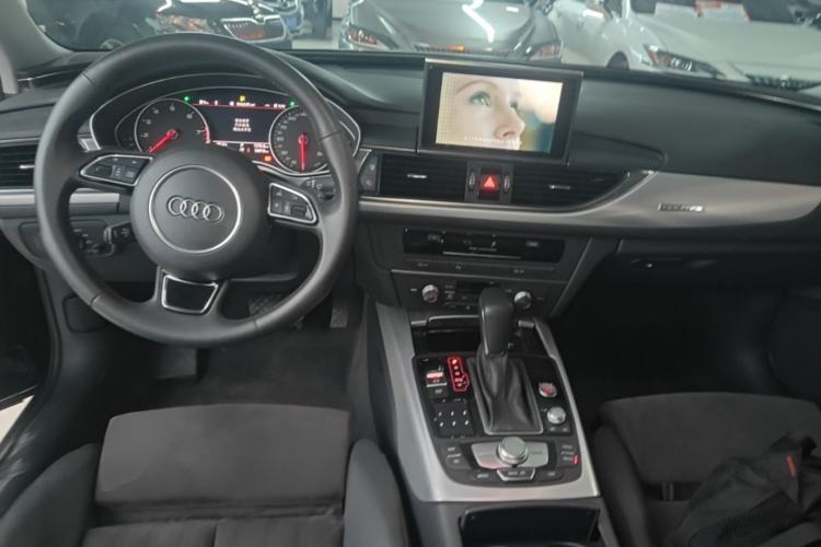 Used Audi A6 2017 Avant 40 TFSI Sport Edition Center Console