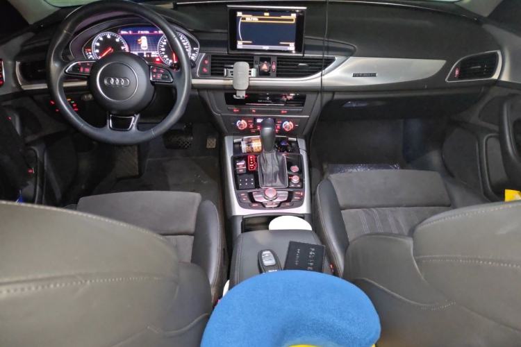 Used Audi A6 2017 Avant 40 TFSI Sport Edition Center Console
