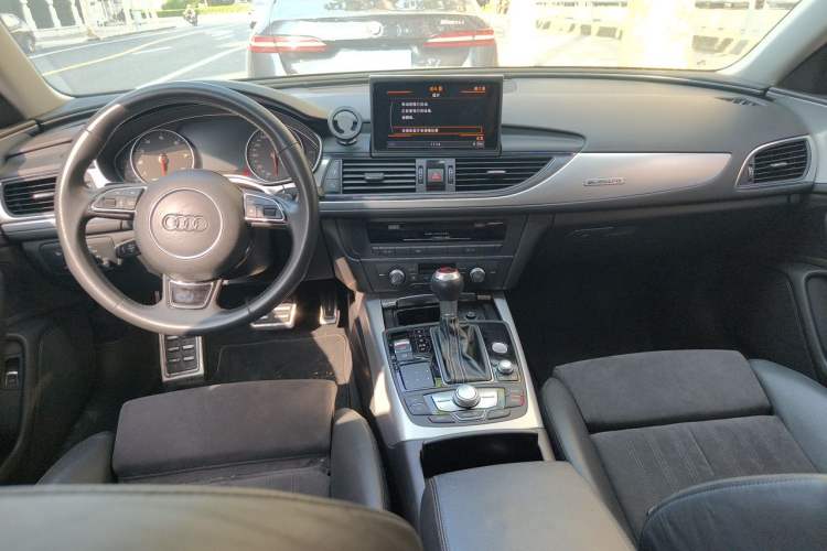 Used Audi A6 2017 Avant 40 TFSI Sport Edition Center Console
