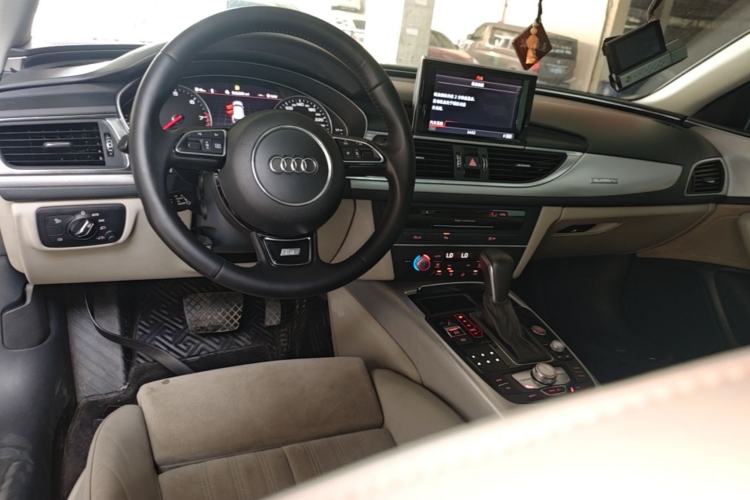 Used Audi A6 2017 Avant 40 TFSI Sport Edition Center Console