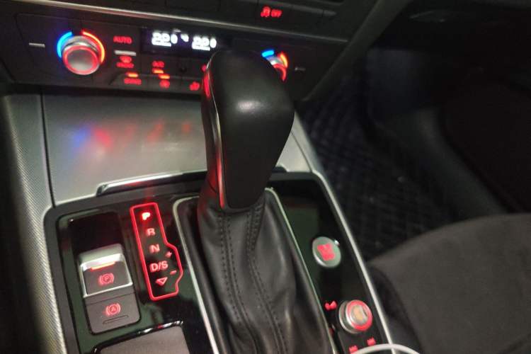 Used Audi A6 2017 Avant 40 TFSI Sport Edition Gear Lever
