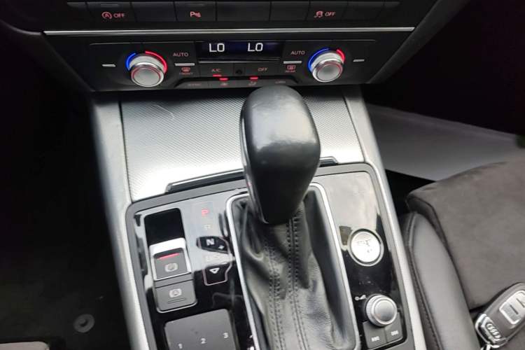 Used Audi A6 2017 Avant 40 TFSI Sport Edition Gear Lever