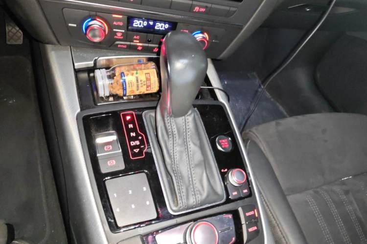 Used Audi A6 2017 Avant 40 TFSI Sport Edition Gear Lever