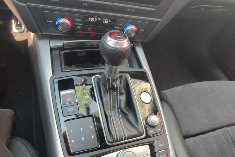 Used Audi A6 2017 Avant 40 TFSI Sport Edition Gear Lever