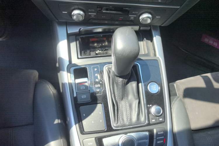Used Audi A6 2017 Avant 40 TFSI Sport Edition Gear Lever