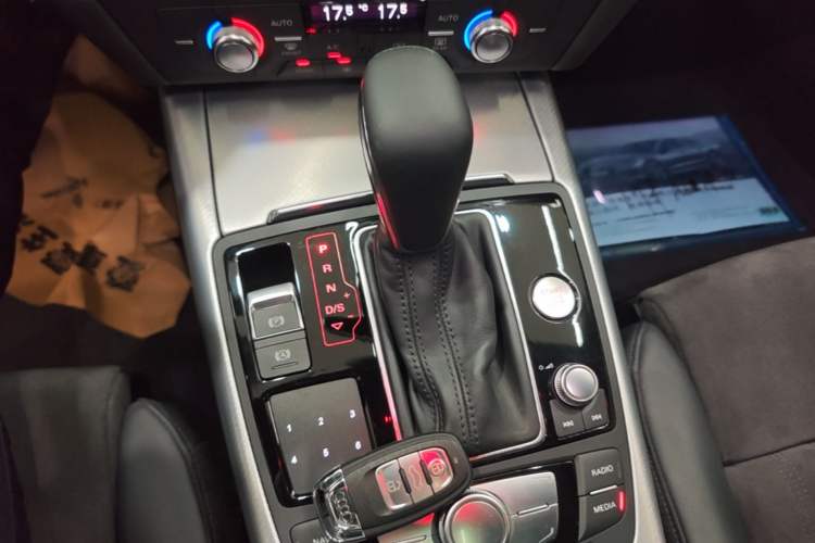 Used Audi A6 2017 Avant 40 TFSI Sport Edition Gear Lever