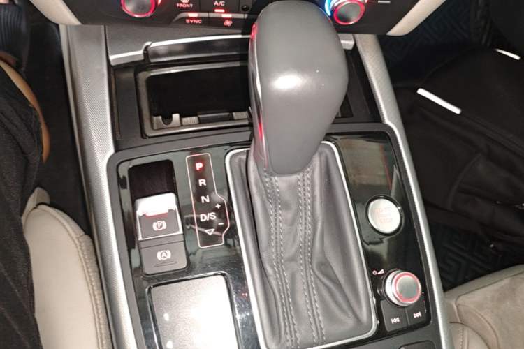 Used Audi A6 2017 Avant 40 TFSI Sport Edition Gear Lever