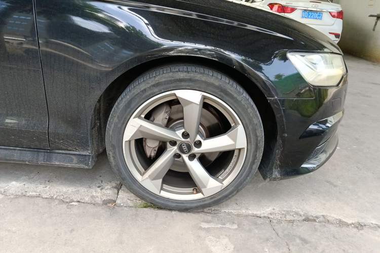 Used Audi A6 2017 Avant 40 TFSI Sport Edition Right Front Wheel Hub