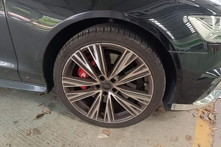 Used Audi A6 2017 Avant 35 TFSI Fashion Model Right Front Wheel Hub