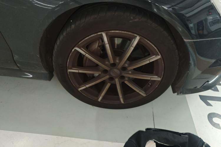 Used Audi A6 2017 Avant 40 TFSI Sport Edition Right Front Wheel Hub