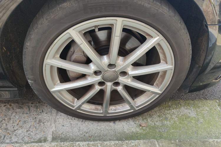 Used Audi A6 2017 Avant 40 TFSI Sport Edition Right Front Wheel Hub