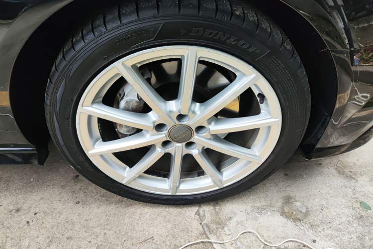Used Audi A6 2017 Avant 40 TFSI Sport Edition Right Front Wheel Hub