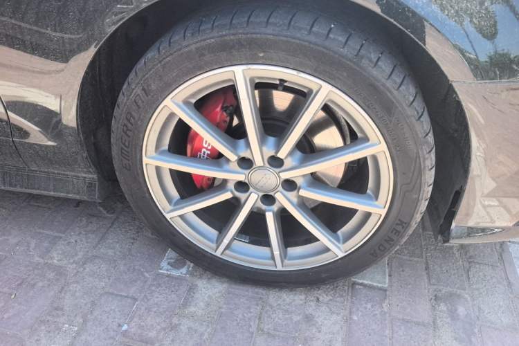 Used Audi A6 2017 Avant 40 TFSI Sport Edition Right Front Wheel Hub