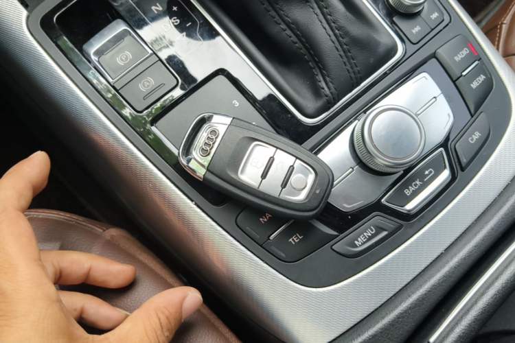 Used Audi A6 2017 Avant 35 TFSI Fashion Model Vehicle Key