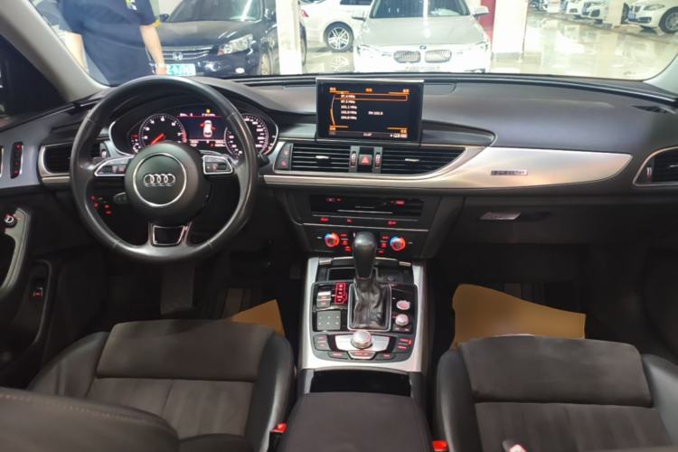 Used Audi A6 2017 Avant 40 TFSI Sport Edition Center Console