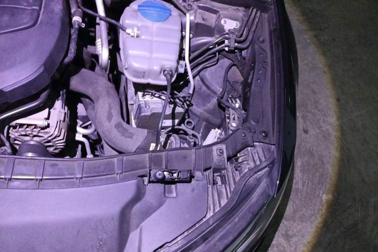 Used Audi A6 2017 Avant 40 TFSI Sport Edition Engine Bay Left