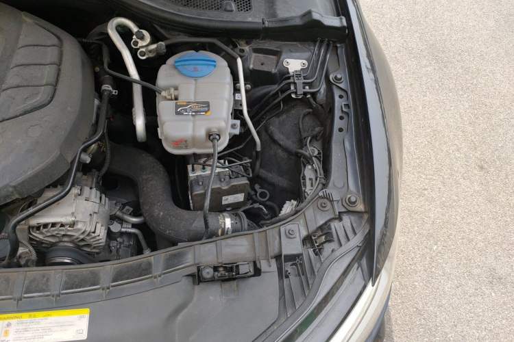 Used Audi A6 2017 Avant 40 TFSI Sport Edition Engine Bay Left