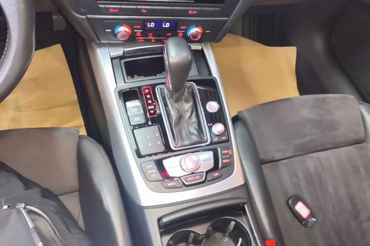 Used Audi A6 2017 Avant 40 TFSI Sport Edition Gear Lever