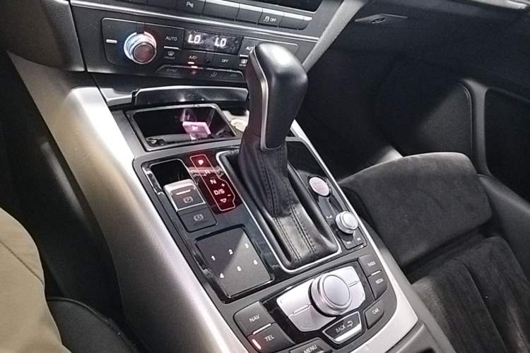 Used Audi A6 2017 Avant 40 TFSI Sport Edition Gear Lever