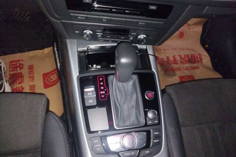 Used Audi A6 2017 Avant 40 TFSI Sport Edition Gear Lever