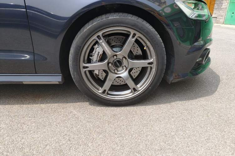 Used Audi A6 2017 Avant 40 TFSI Sport Edition Right Front Wheel Hub