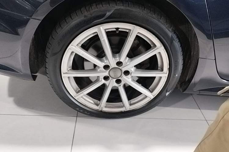 Used Audi A6 2017 Avant 40 TFSI Sport Edition Right Rear Wheel Hub
