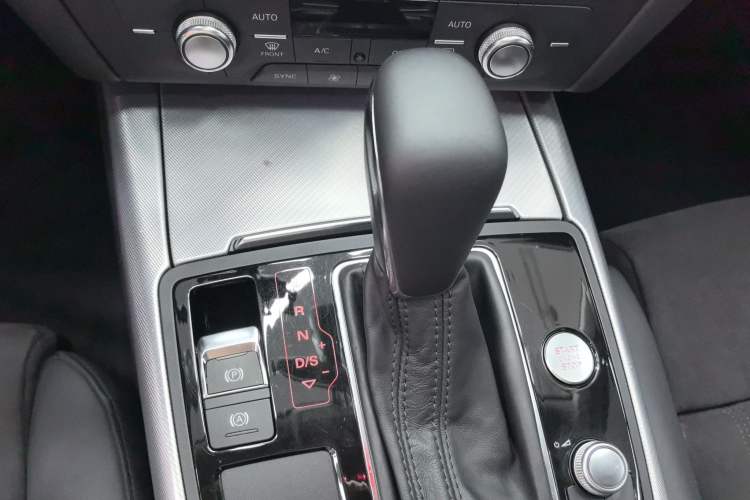 Used Audi A6 2017 Avant 40 TFSI Sport Edition Gear Lever