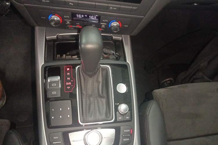 Used Audi A6 2017 Avant 40 TFSI Sport Edition Gear Lever
